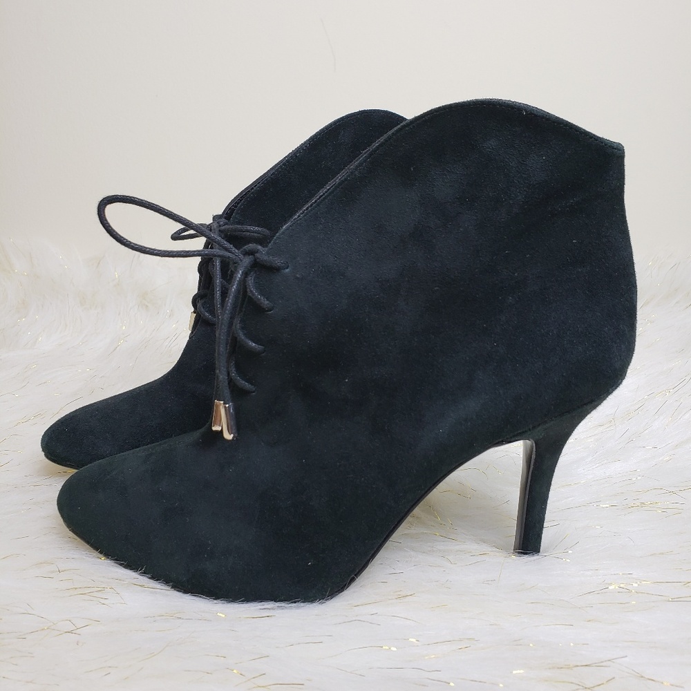 Vince Camuto Lace Up Ankle Booties Size 7.5